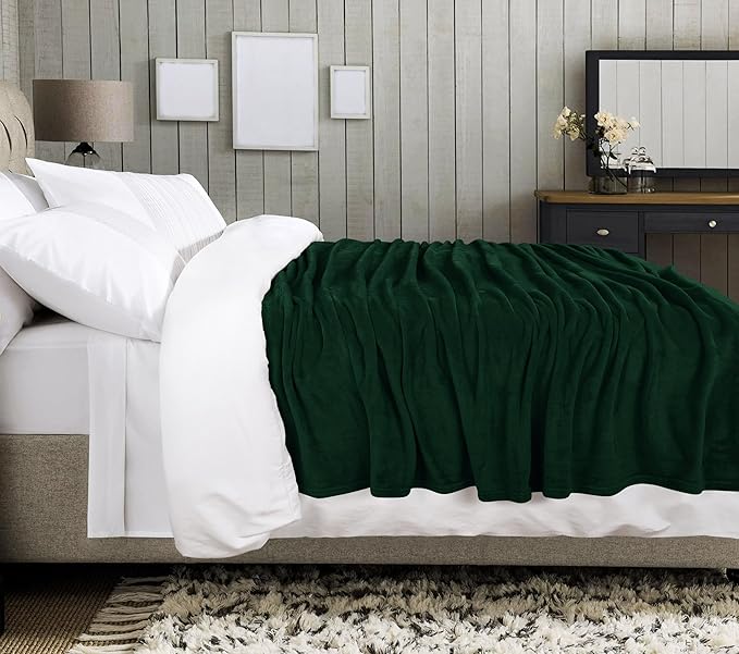 Utopia Bedding Forest Green Fleece Blanket California King Size Lightweight Fuzzy Soft Anti-Static Microfiber Bed Blanket (102x96 Inch)