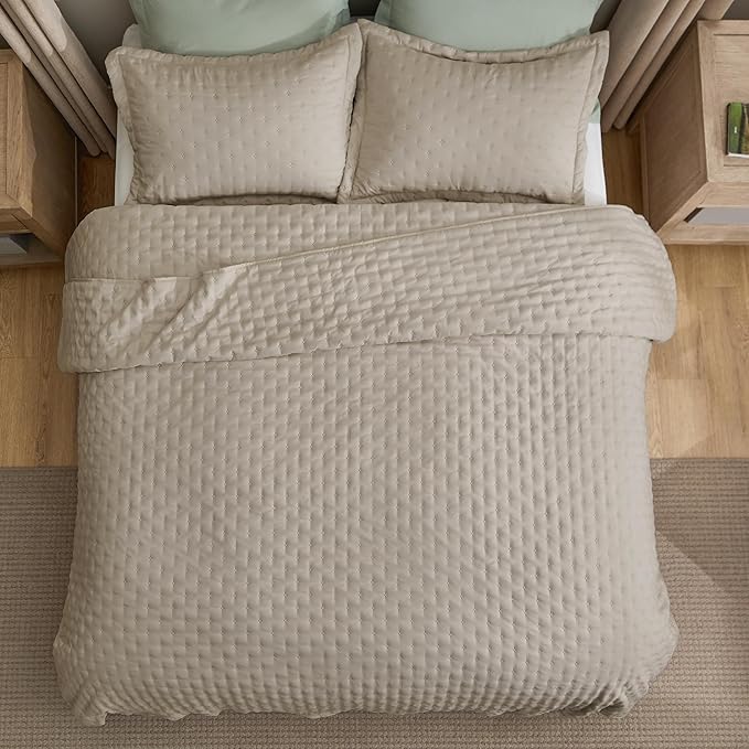 Bedsure California King Quilt - Linen Bedspread California King Size & Lightweight Comforter, Modern Farmhouse Coverlet with Clover Pattern, Ultra Soft All-Season Bedding, 111x106 Inches | Stitch-Free Quilting, Ultra Soft, Lightweight, Machine Washable...