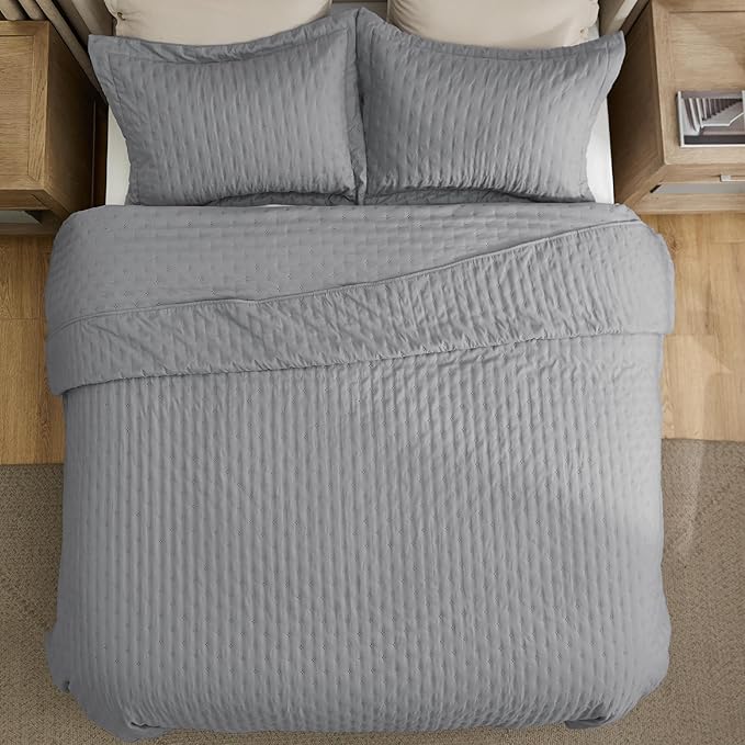 Bedsure Quilts Queen Size - Grey Bedspread Queen Size & Lightweight Comforter, Modern Coverlet with Clover Pattern, Ultra Soft All-Season Bedding, 90 x 96 Inches | Stitch-Free Quilting, Ultra Soft, Lightweight, Machine Washable, Pet-Friendly