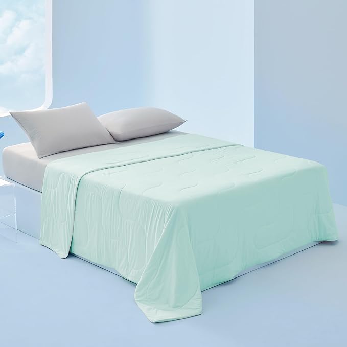 Bedsure Cooling Blankets for Hot Sleepers - Cooling Comforter, Cold Summer Blanket Queen Size for Bed, Ice Breathable and Lightweight Gift for Night Sweats, Green, 90x90 Inches