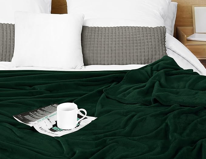 Utopia Bedding Forest Green Fleece Blanket Full Size Lightweight Fuzzy Soft Anti-Static Microfiber Bed Blanket (90x84 Inch)