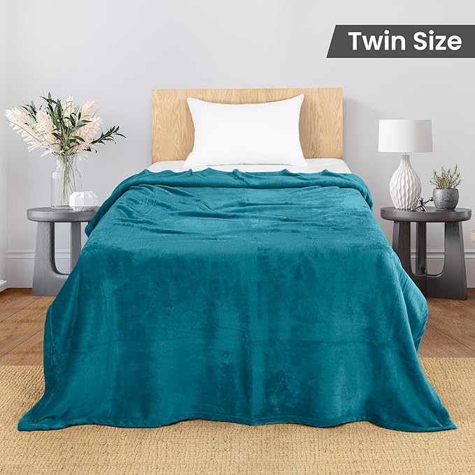 Utopia Bedding Turquoise Fleece Blanket Twin Size Lightweight Fuzzy Soft Anti-Static Microfiber Bed Blanket (90x66 Inch)