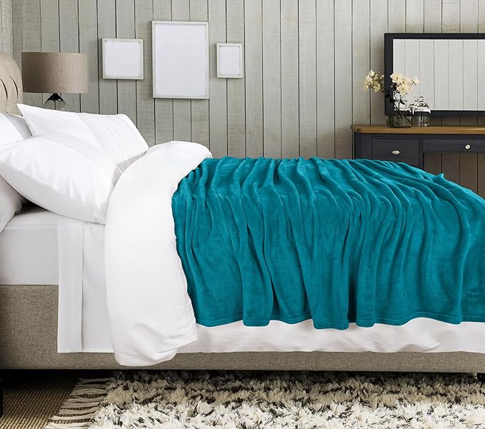 Utopia Bedding Turquoise Fleece Blanket Twin Size Lightweight Fuzzy Soft Anti-Static Microfiber Bed Blanket (90x66 Inch)
