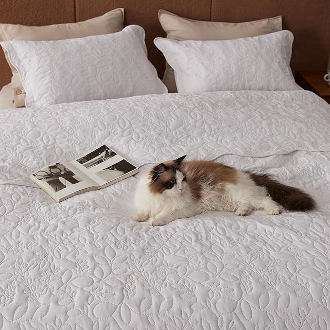 Bedsure Quilt King Size - Ultra Soft Pre-Washed Cloud-Like Bedding, All-Season Lightweight Comforter for Country Bedroom, Leaf Design Coverlet in Pure White, 106 x 96 Inches | Stitch-Free Quilting, Ultra Soft, Lightweight, Machine Washable, Pet-Friendly