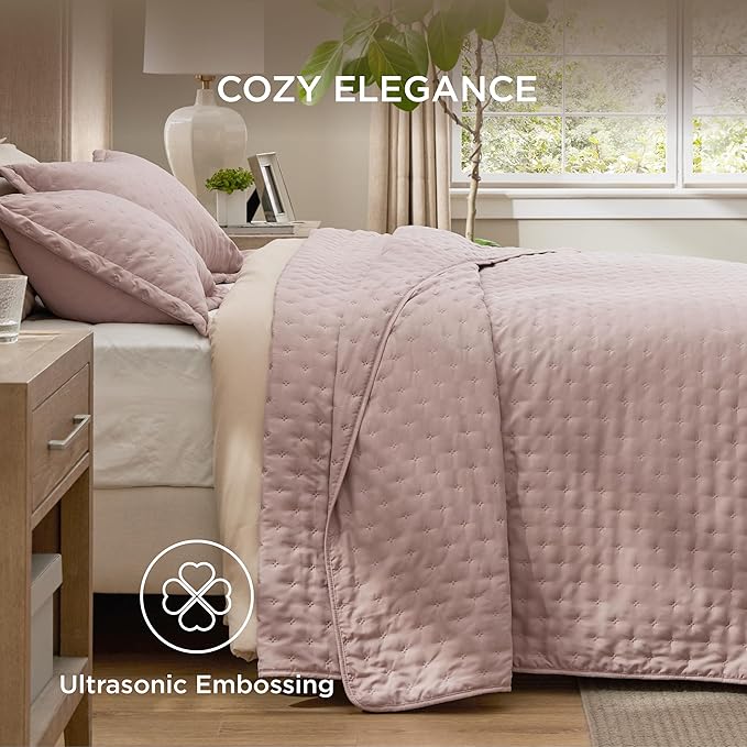 Bedsure Twin Quilt - Ultra Soft Twin XL Quilt Bedding for Dorm Decor, Lightweight All-Season Comforter, Dusty Rose Bedspread Coverlet with Clover Pattern, 68 x 86 Inches | Stitch-Free Quilting, Ultra Soft, Lightweight, Machine Washable, Pet-Friendly