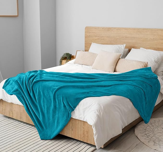 Utopia Bedding Turquoise Fleece Blanket Throw Size Lightweight Fuzzy Soft Anti-Static Microfiber Bed Blanket (60x50 Inch)