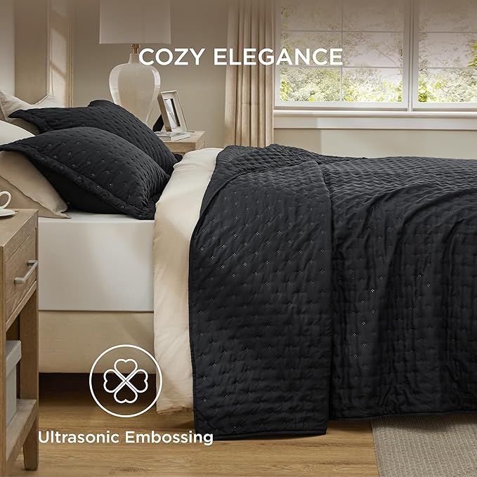 Bedsure Twin Quilt - Ultra Soft Twin XL Quilt Bedding for Dorm Decor, Lightweight All-Season Comforter, Black Bedspread Coverlet with Clover Pattern, 68 x 86 Inches | Stitch-Free Quilting, Ultra Soft, Lightweight, Machine Washable, Pet-Friendly