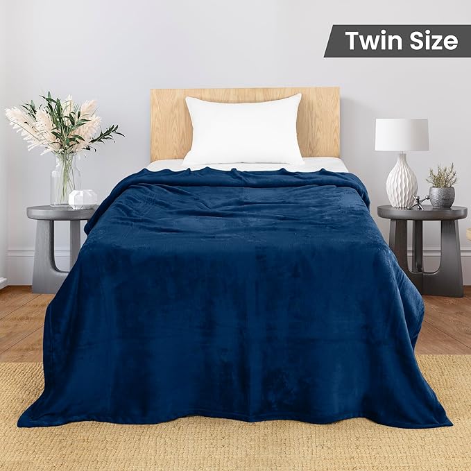 Utopia Bedding Navy Fleece Blanket Twin Size Lightweight Fuzzy Soft Anti-Static Microfiber Dorm Bed Blanket (90x66 Inch)