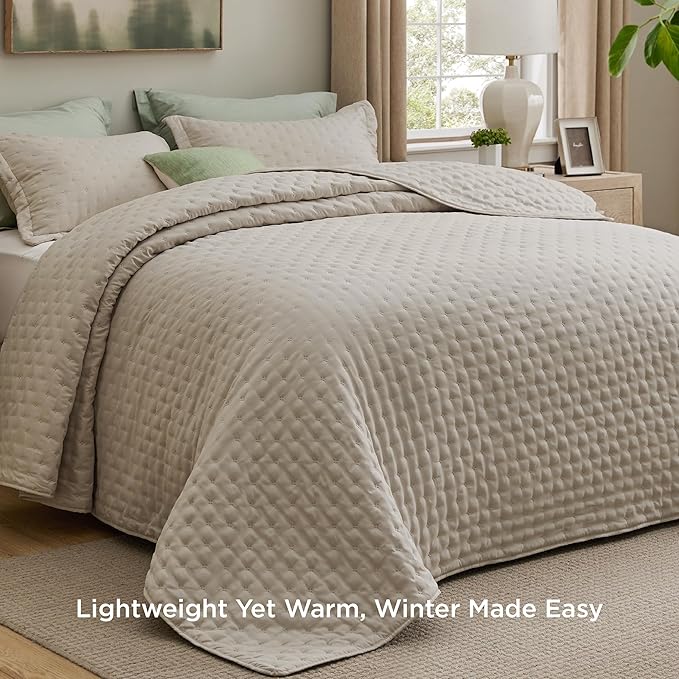 Bedsure King Quilt - Linen Bedspread King Size & Lightweight Comforter, Modern Farmhouse Coverlet with Clover Pattern, Ultra Soft All-Season Bedding, 106 x 96 Inches | Stitch-Free Quilting, Ultra Soft, Lightweight, Machine Washable, Pet-Friendly