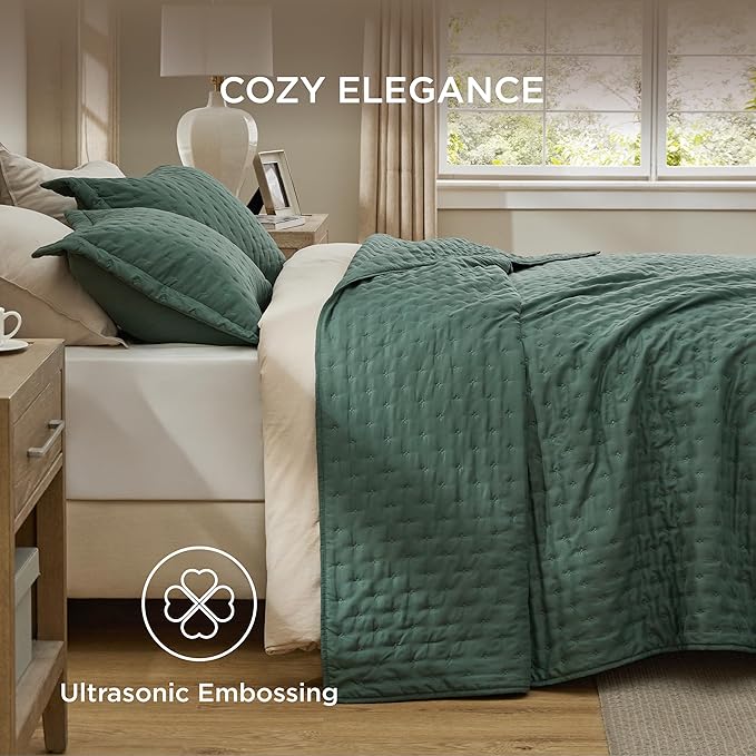 Bedsure California King Quilt - Dark Green Bedspread California King Size & Lightweight Comforter, Modern Coverlet with Clover Pattern, Ultra Soft All-Season Bedding, 111x106 Inches | Stitch-Free Quilting, Ultra Soft, Lightweight, Machine Washable, Pet...