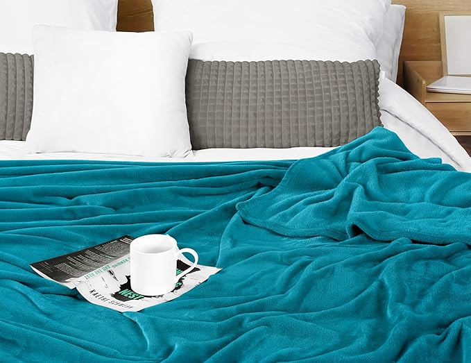 Utopia Bedding Turquoise Fleece Blanket Twin Size Lightweight Fuzzy Soft Anti-Static Microfiber Bed Blanket (90x66 Inch)