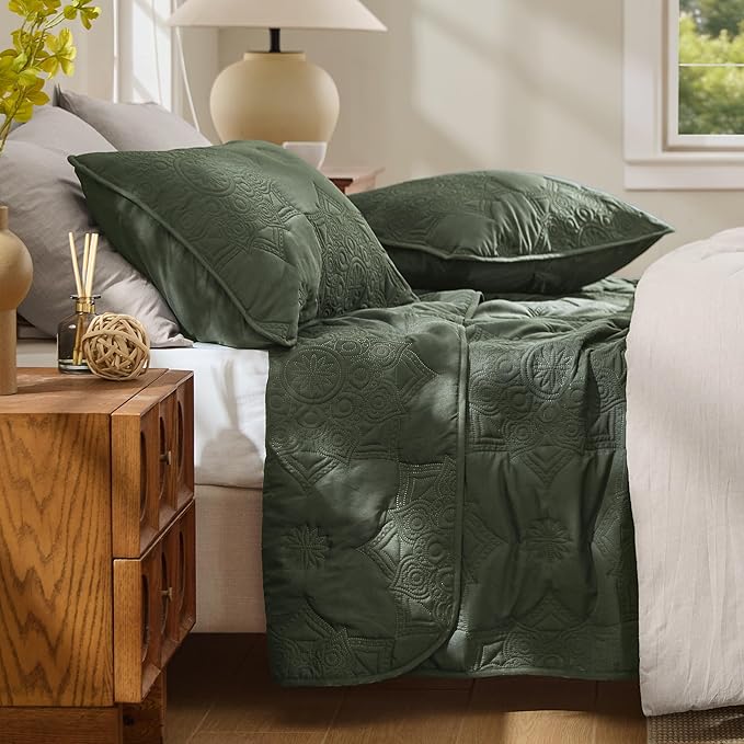 Bedsure Quilts Queen Size - Stitch-Free Ultrasonic Quilting,Olive Green Bedspread with Modern Vintage Mandala Embossed Pattern, Lightweight All-Season Comforter & Coverlet, 90 x 96 Inches | Stitch-Free Quilting, Ultra Soft, Lightweight, Machine Washabl...