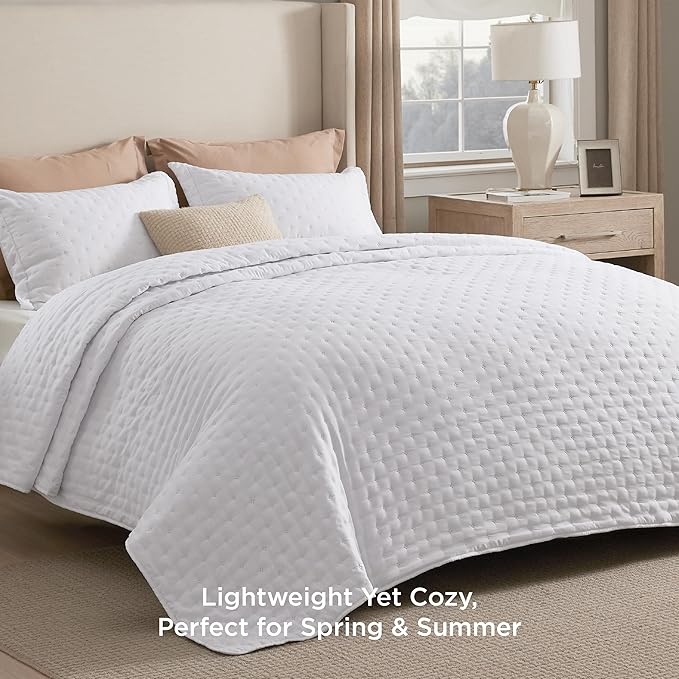Bedsure California King Quilt - Bright White Bedspread California King Size & Lightweight Comforter, Modern Coverlet with Clover Pattern, Ultra Soft All-Season Bedding, 111x106 Inches | Stitch-Free Quilting, Ultra Soft, Lightweight, Machine Washable, P...