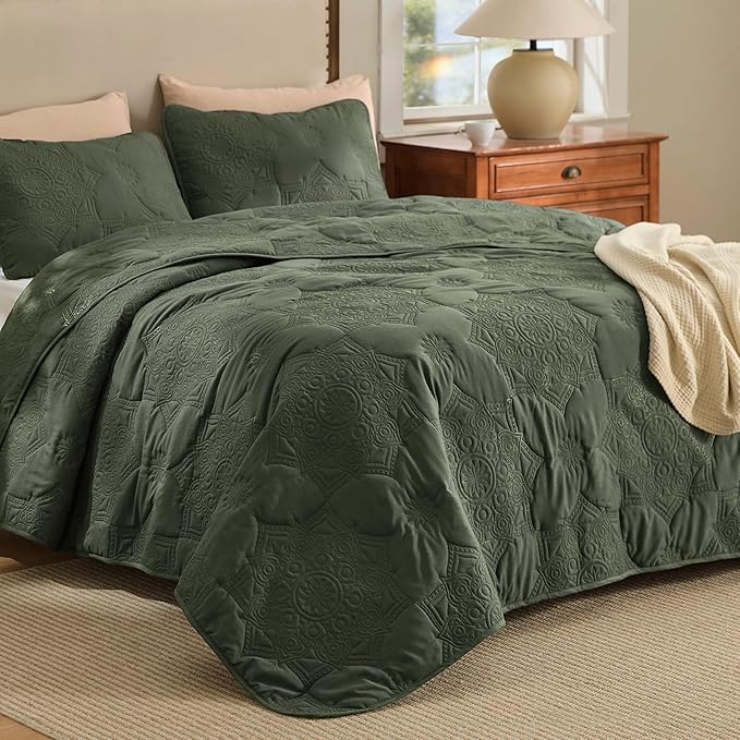 Bedsure Quilts Queen Size - Stitch-Free Ultrasonic Quilting,Olive Green Bedspread with Modern Vintage Mandala Embossed Pattern, Lightweight All-Season Comforter & Coverlet, 90 x 96 Inches | Stitch-Free Quilting, Ultra Soft, Lightweight, Machine Washabl...