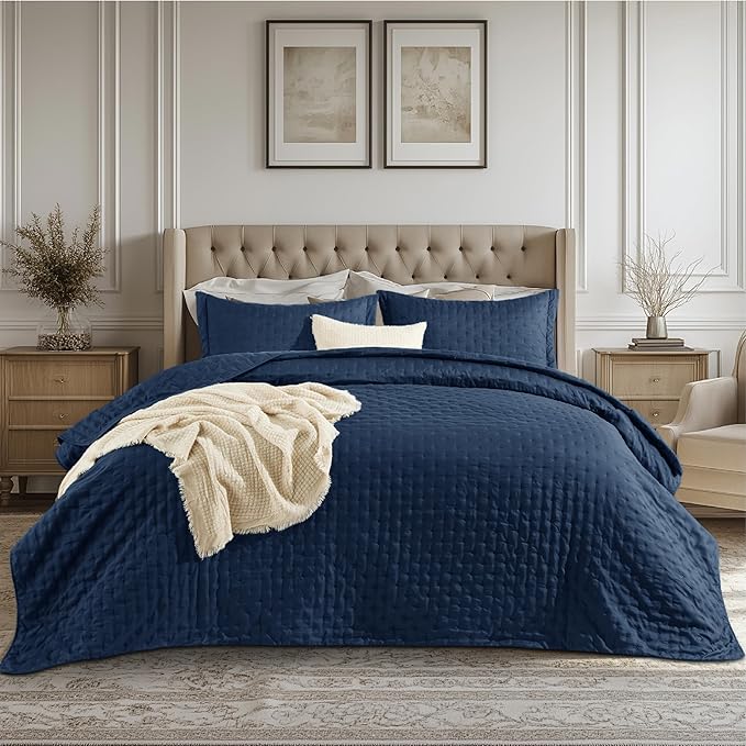 Bedsure Twin Quilt - Ultra Soft Twin XL Quilt Bedding for Dorm Decor, Lightweight All-Season Comforter, Navy Blue Bedspread Coverlet with Clover Pattern, 68 x 86 Inches | Stitch-Free Quilting, Ultra Soft, Lightweight, Machine Washable, Pet-Friendly