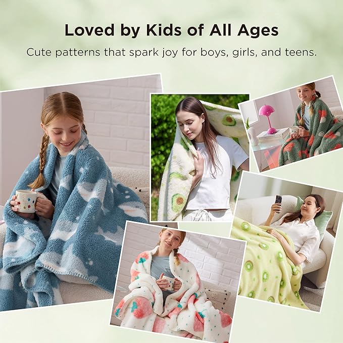Bedsure Cute Avocado Throw Blanket - Soft Fleece Throw for Girls Boys Teens Kids as Gifts, GentleSoft Cozy Fuzzy Room Decor Aesthetic Fruit Pattern Blankets for Couch Sofa Bed Camping, 50x60