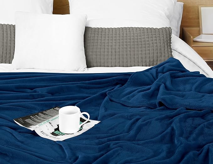 Utopia Bedding Navy Fleece Blanket Twin Size Lightweight Fuzzy Soft Anti-Static Microfiber Dorm Bed Blanket (90x66 Inch)