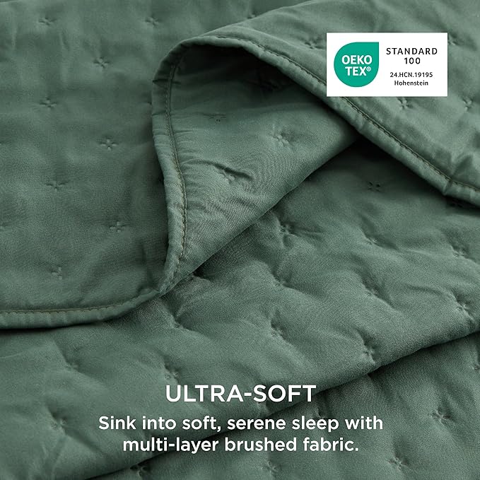 Bedsure King Quilt - Dark Green Bedspread King Size & Lightweight Comforter, Modern Coverlet with Clover Pattern, Ultra Soft All-Season Bedding, 106 x 96 Inches | Stitch-Free Quilting, Ultra Soft, Lightweight, Machine Washable, Pet-Friendly